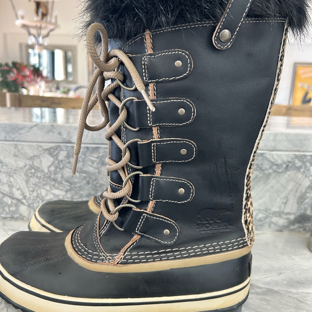 Brand new SOREL SNOW BOOTS  Size 8.5